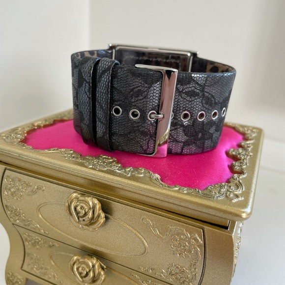 BETSEY JOHNSON unworn black lace mirror watch - Picture 5 of 6